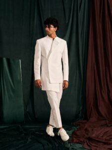 Read more about the article Project Bandi: Men’s White Navratri day 2 Outfit Shining Bright with Style and Grace